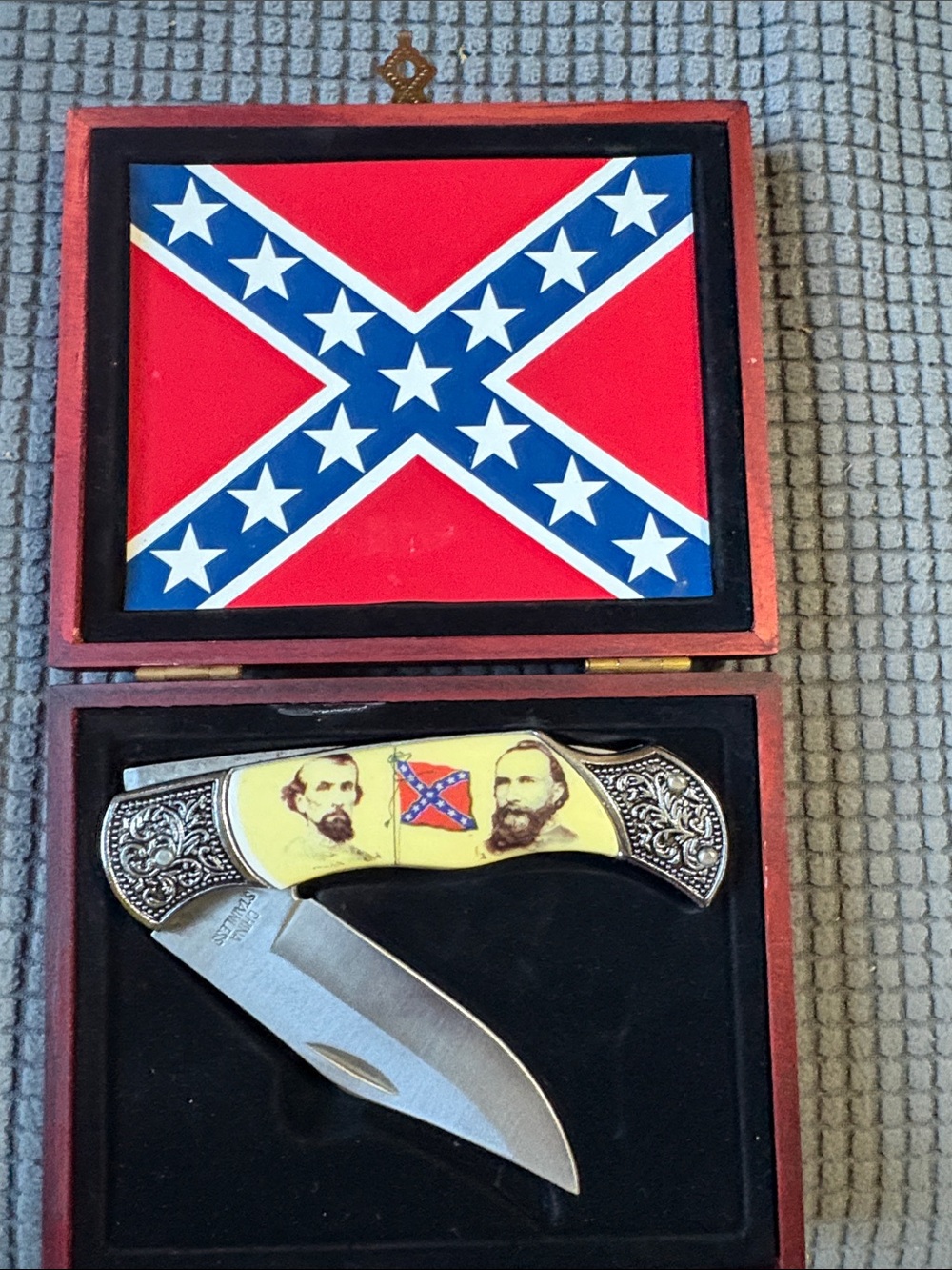 Collectible Folding Knife with Confederate Flag Design